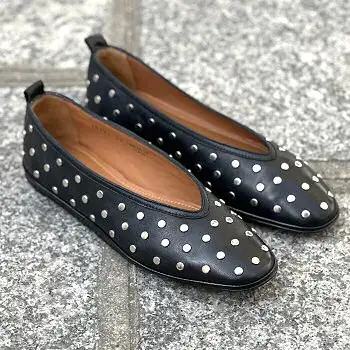 Elia Maurizi ballerines cuir noir cloutees