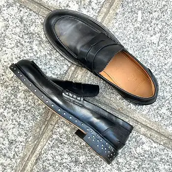 Elia Maurizi mocassins cuir noir semelle cloutees