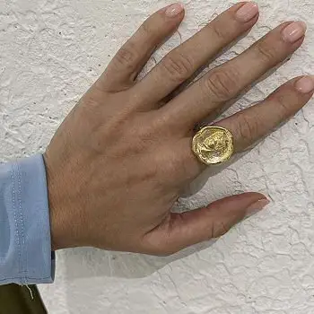 Hermina bague chevaliere Hermes gold