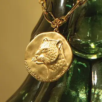 Louise Hendricks collier medaille panthere Rita