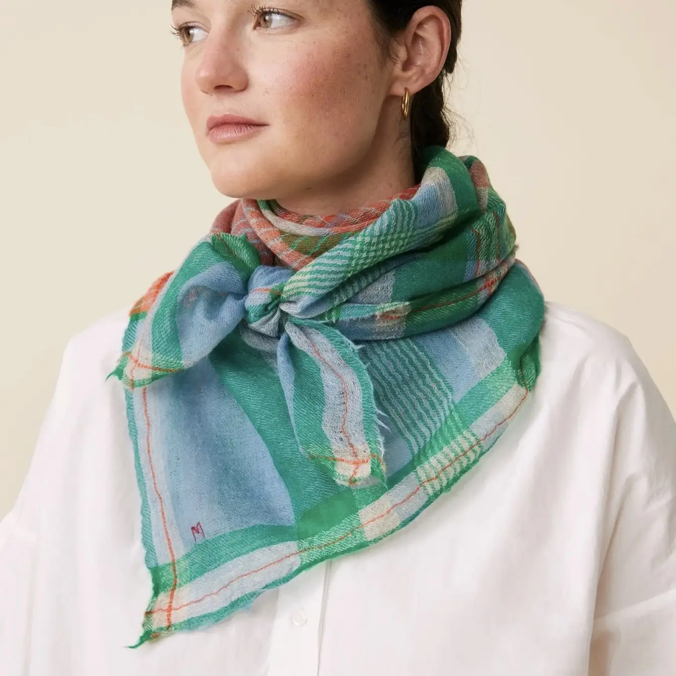 Moismont foulard en laine Flowers Navy Blue 693