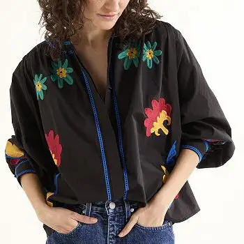 Sacre coeur blouse Lena noire brodee Carmen
