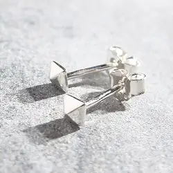 Trois Petits Points boucles Pyramid argent